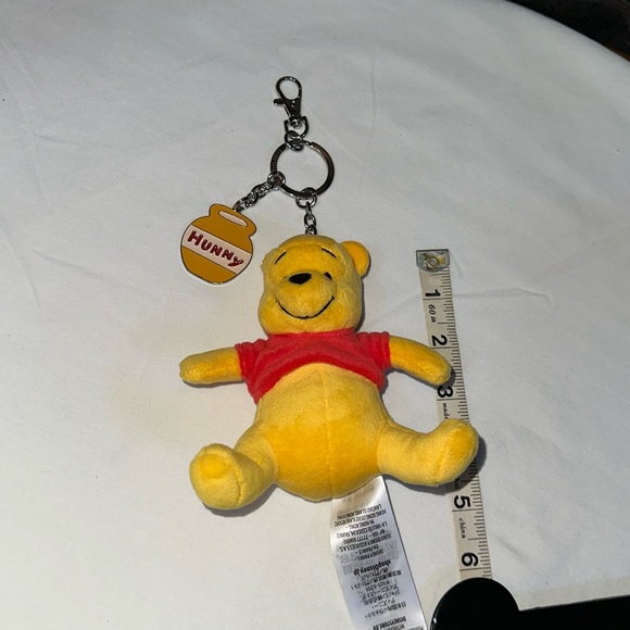 AUTHENTIC DISNEY Merchandise WINNIE The POOH Plush Bag Charm/Keyring NWOT - Picture 4 of 14